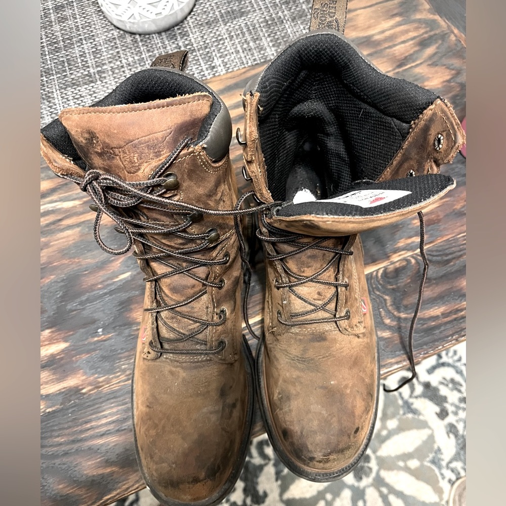 Men’s Redwing steel toe boots size 9